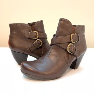 Bare Traps Tommie Brown Ankle Boots